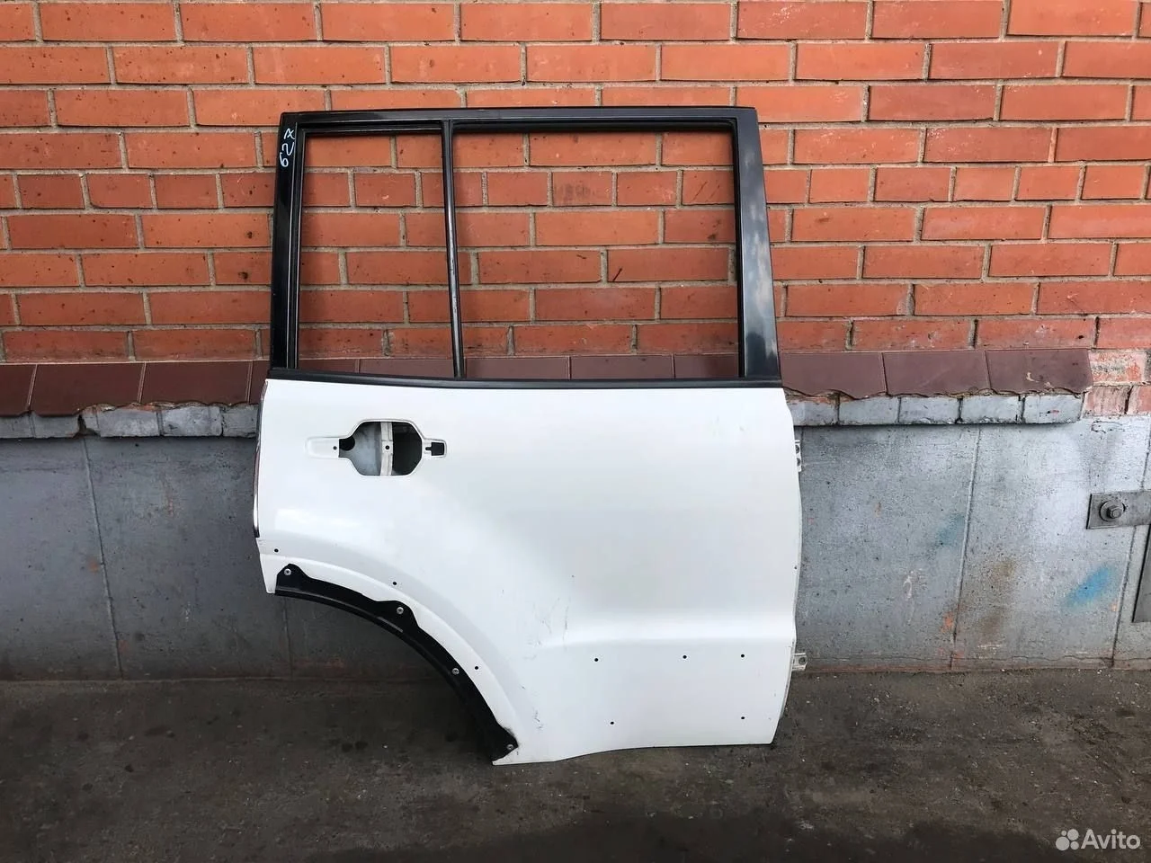 Дверь задняя правая mitsubishi pajero