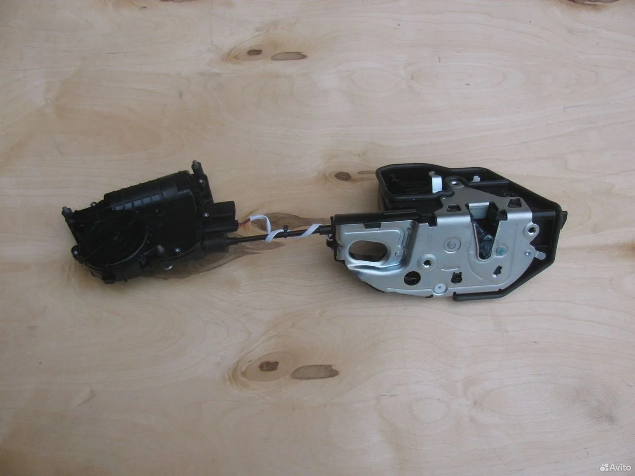 Замок передний правый bmw 520 525 f10 c доводчиком