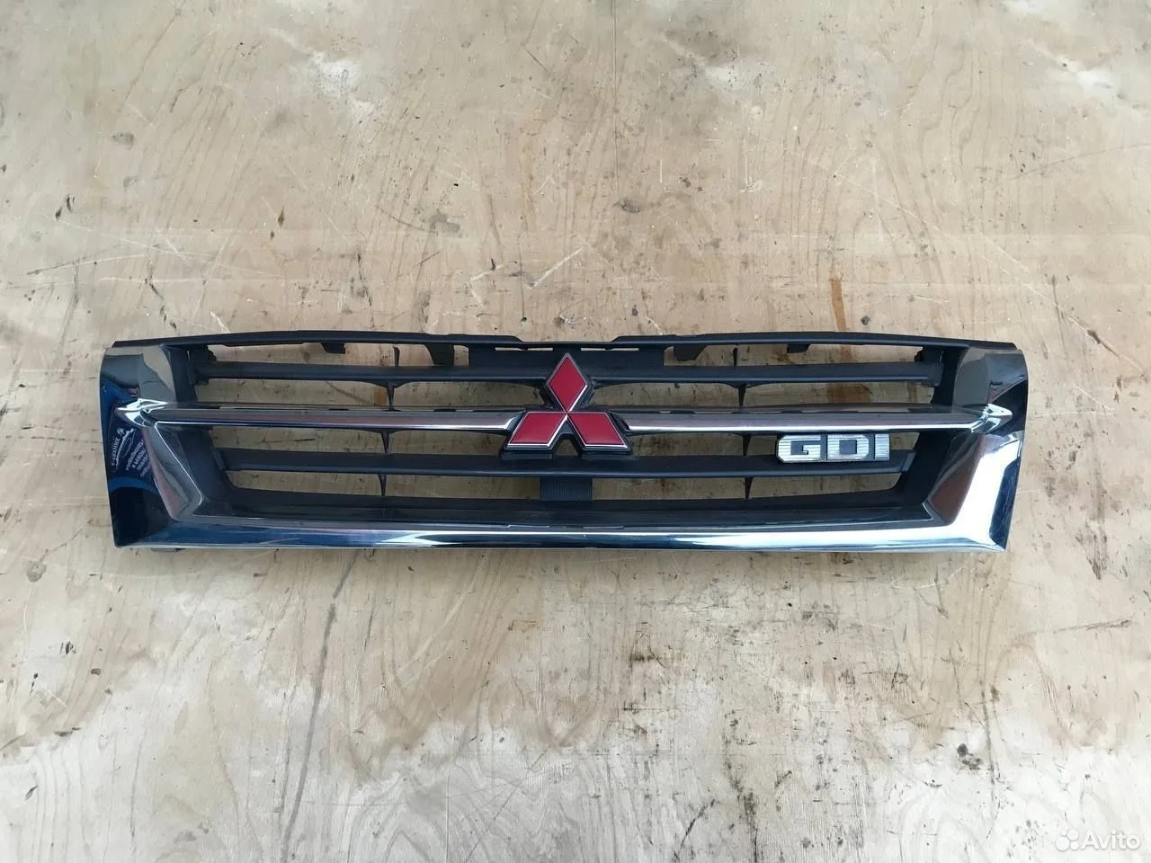 Решетка радиатора mitsubishi pajero 3