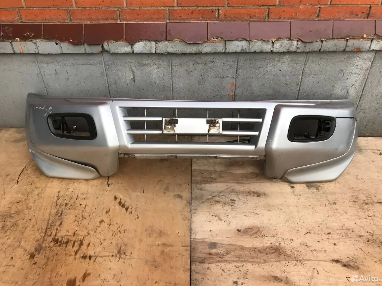 Передний бампер mitsubishi pajero 3