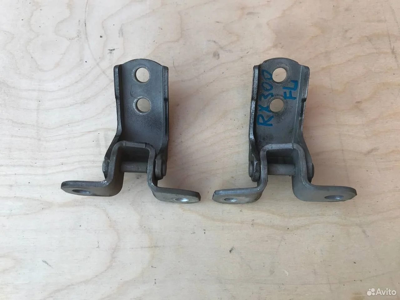 Петли передней левой двери lexus rx300 mcu15