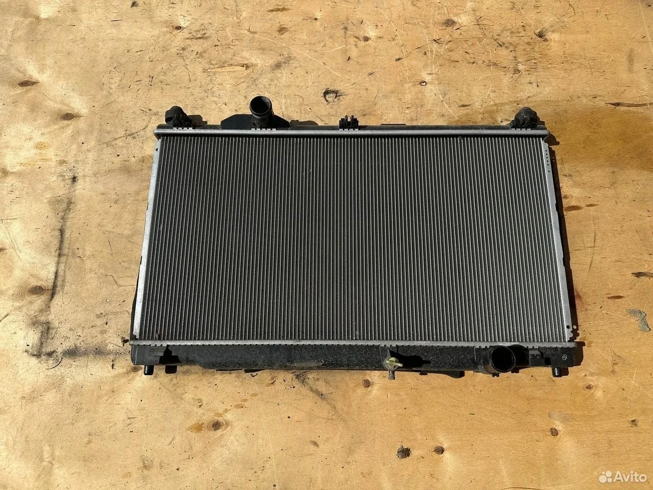Радиатор охлаждения двигателя lexus is 2005-2010