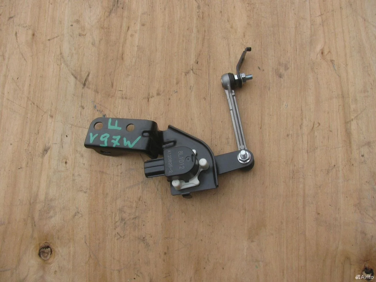 Датчик положения кузова misubishi pajero 4 передни