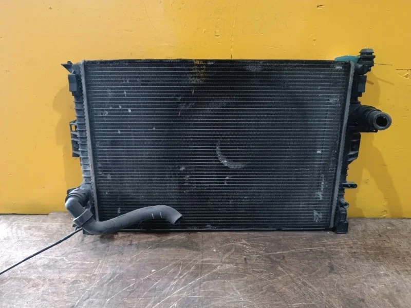 Радиатор охлаждения двигателя Volvo S60 2010-2013