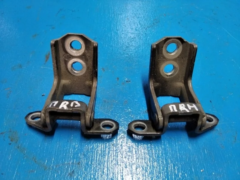 Петля двери Infiniti M37, M25, 2010-2014