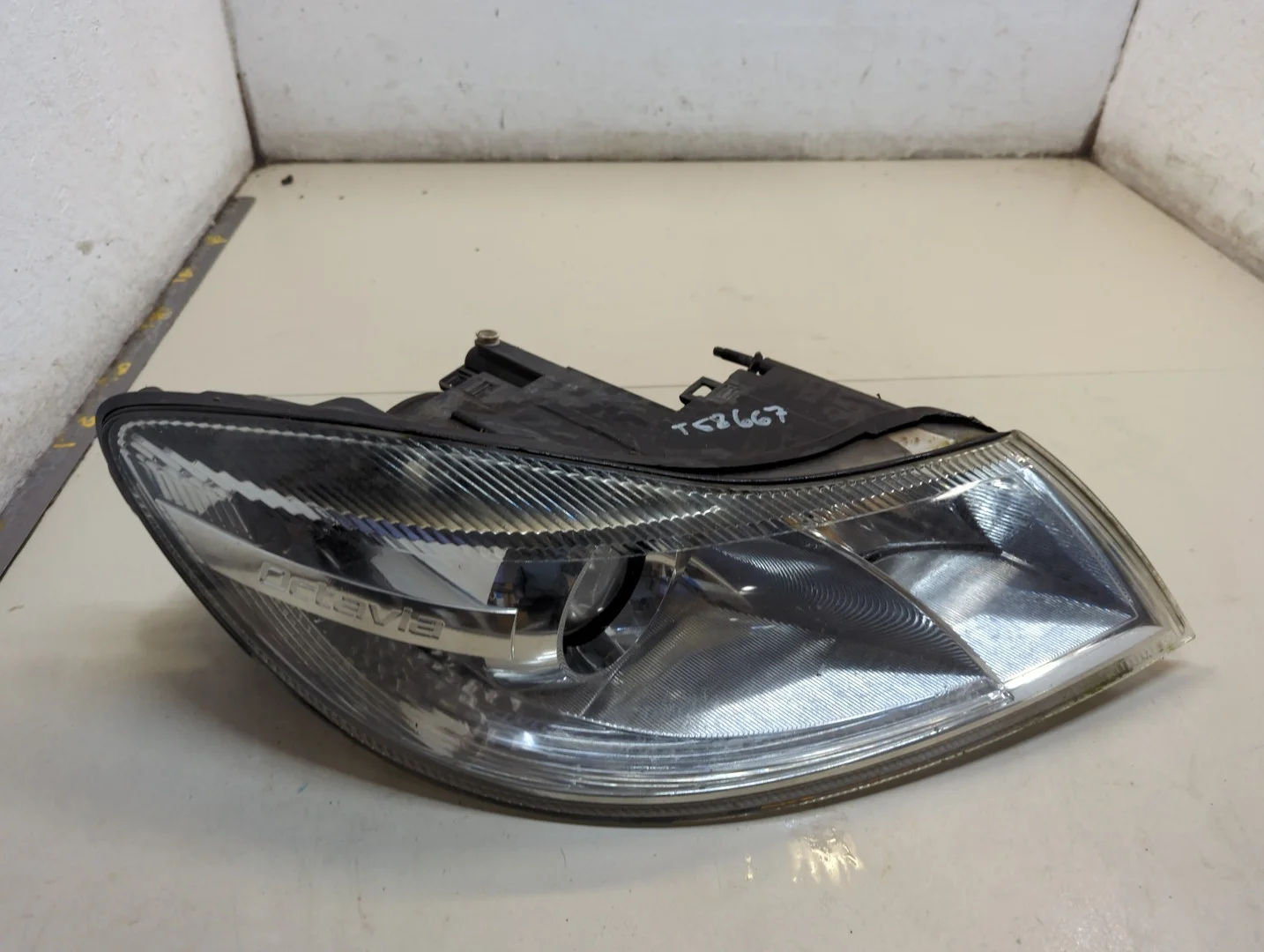 Фара (передняя) Skoda Octavia (A5) 2004-2013 Универсал КПП 5-ст.мех.(МКПП) CAYC Дизель 1.6 л TDI