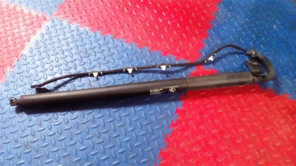 амортизатор двери багажника BMW X3 F25 51247232003  N20B20A 245 лс 2.0i 2012 TIEFSEEBLAU METALLIC (A76)