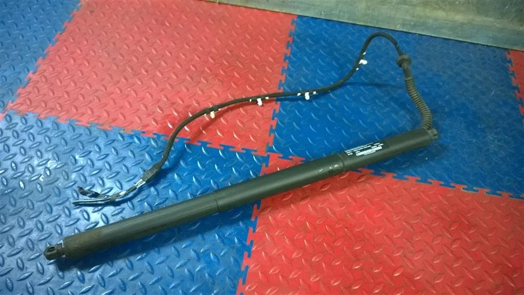 амортизатор двери багажника BMW X3 F25 51247232003  N52B30A 272 лс 3.0i 2011 TIEFSEEBLAU METALLIC (A76)