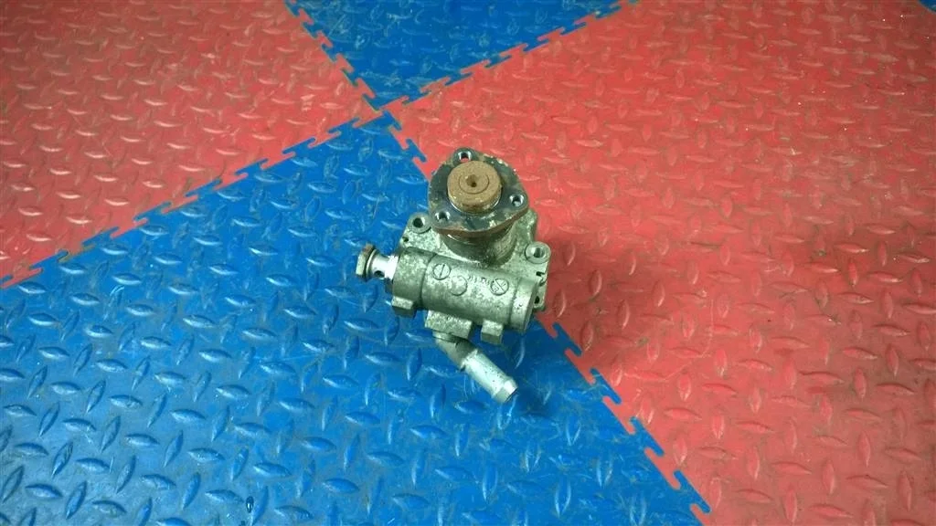 насос гидроусилителя BMW X1 E84 32416780459  N47D20C 2012 SPACEGRAU METALLIC ( A52 )