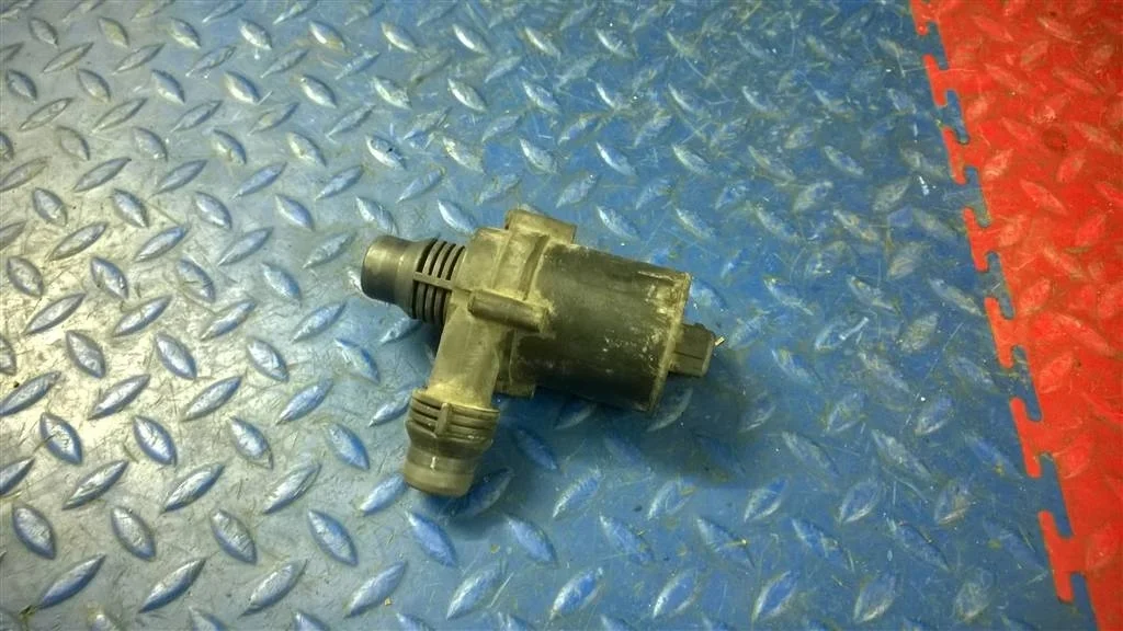 насос подкачки BMW X5 E53 64116913489