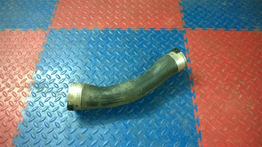 патрубок охлаждения интеркулера BMW X3 F25 11617810616  N47D20C 184 лс 2.0D 2013 SPACEGRAU METALLIC ( A52 )