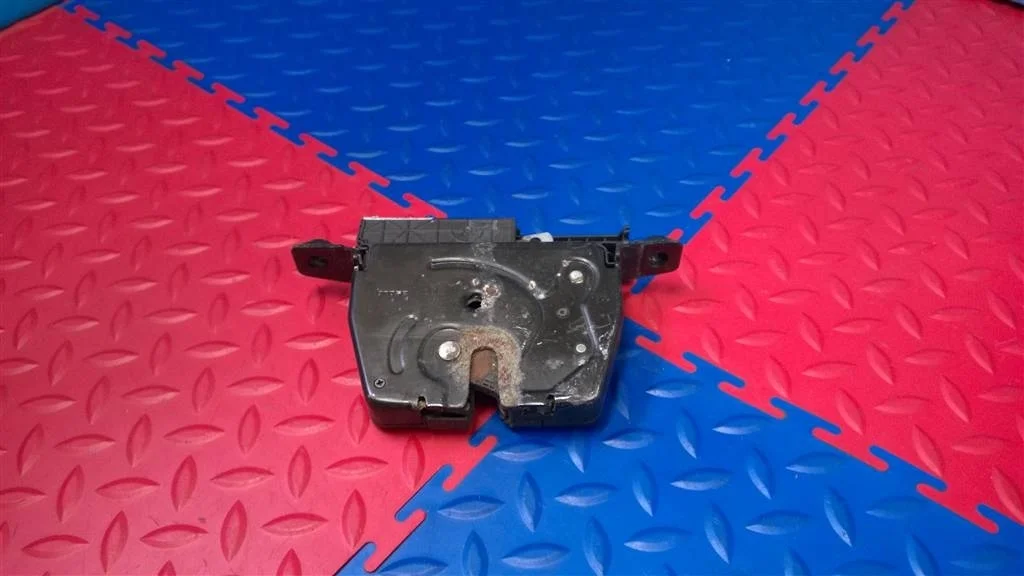 замок багажника BMW X3 F25 51247233025  N47D20C 184 лс 2.0D 2013 SPACEGRAU METALLIC ( A52 )