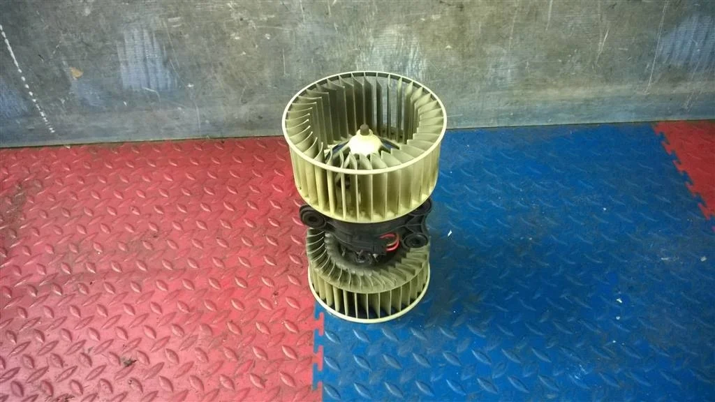 моторчик печки BMW X5 E53 64118385558