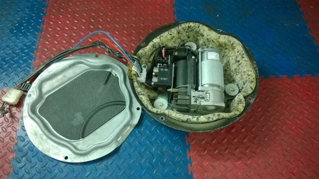 насос регулировки подвески BMW X5 E53 37221092349  M54B30 231 лс 3.0i 2004 М482 toledo-blau металлик