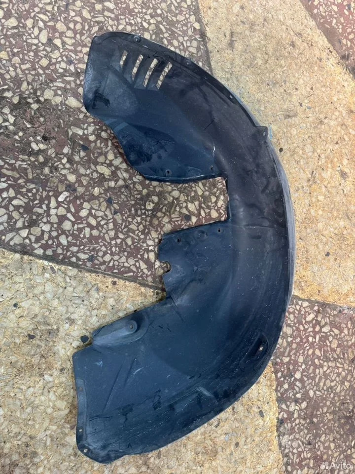 Подкрылок задний правый крайслер 300c