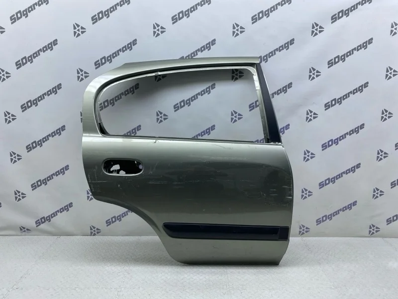 Дверь Nissan Almera 2000-2006 821005M431 N16, задняя правая