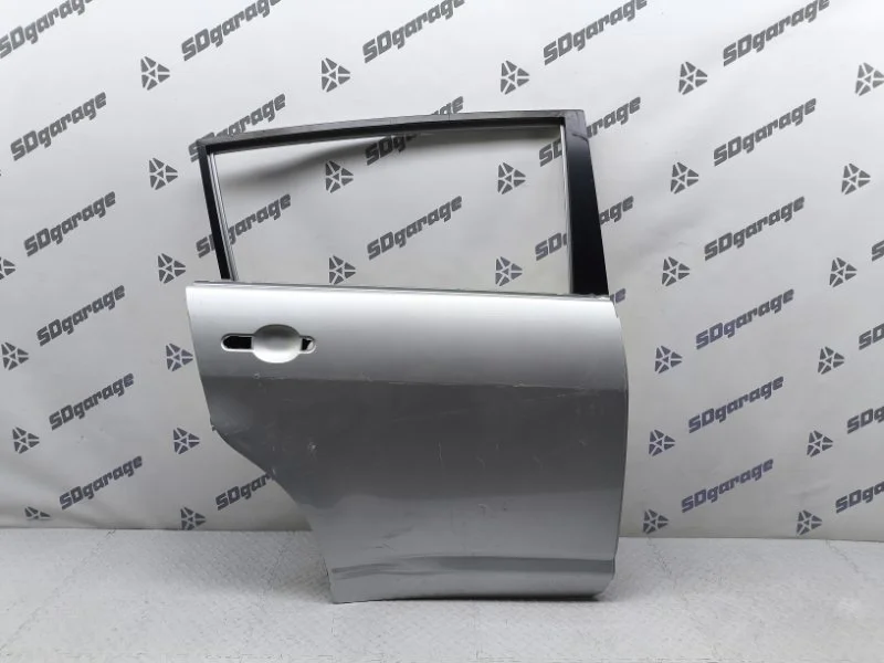 Дверь Nissan Tiida 2007-2014 82100EL030 C11, задняя правая
