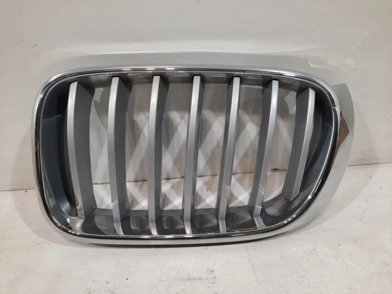 Решетка радиатора BMW X3 2010-2014 51117237421 F25, передняя левая