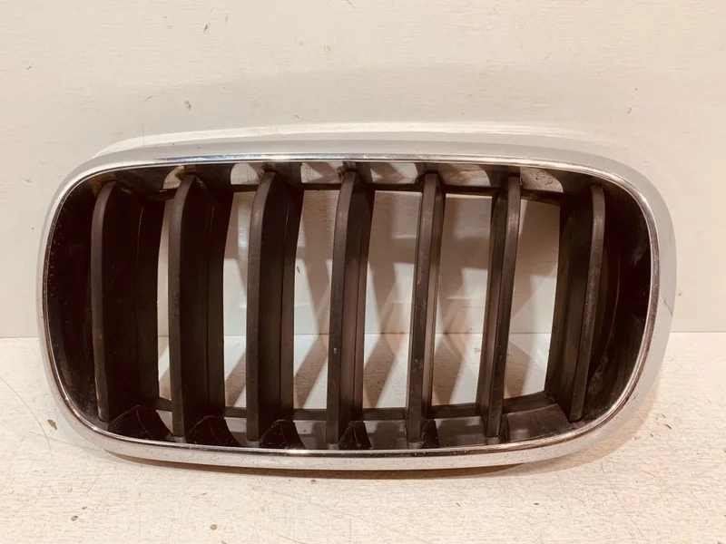 Решетка радиатора BMW X5 с 2013-2018 51137294485 F15, передняя левая