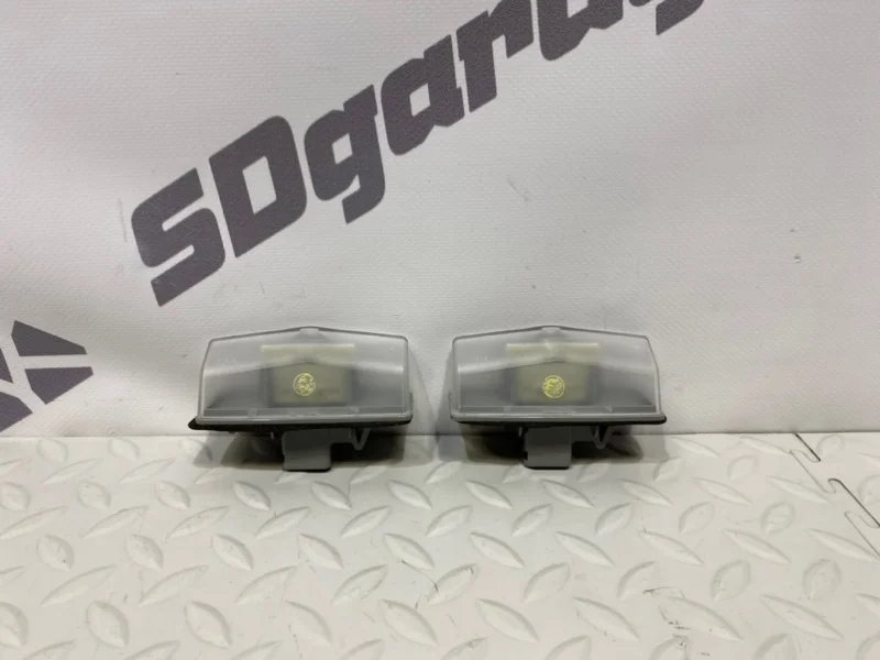 Фонарь подсветки номерного знака Lexus NX 300H/200T 2020 8127076010 Z10 2ARFXE-2500CC 16-VALVE DOHC EFI, задний