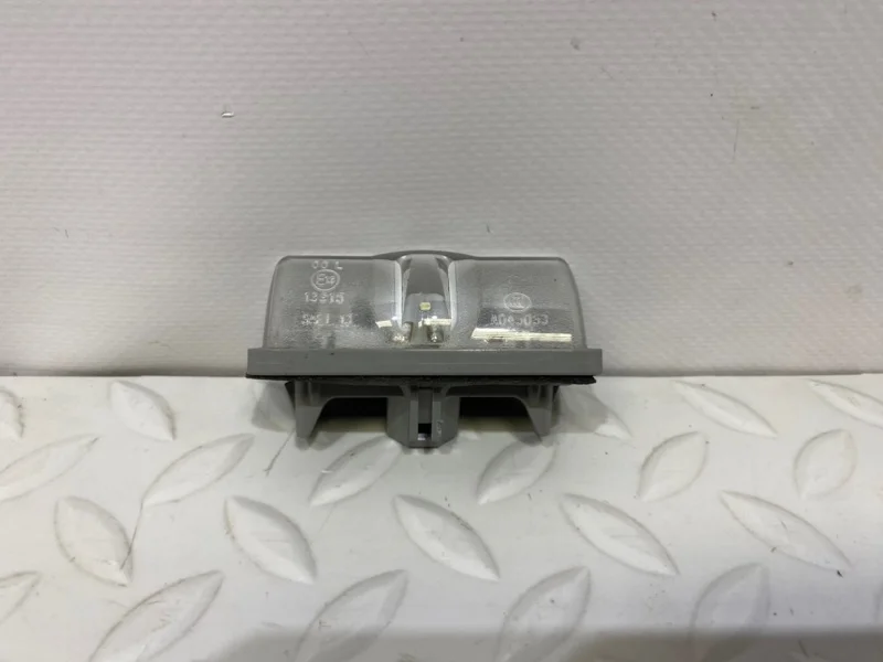 Подсветка номера Lexus NX 300H/200T 2020 8120476010 Z10 2ARFXE-2500CC 16-VALVE DOHC EFI, задняя