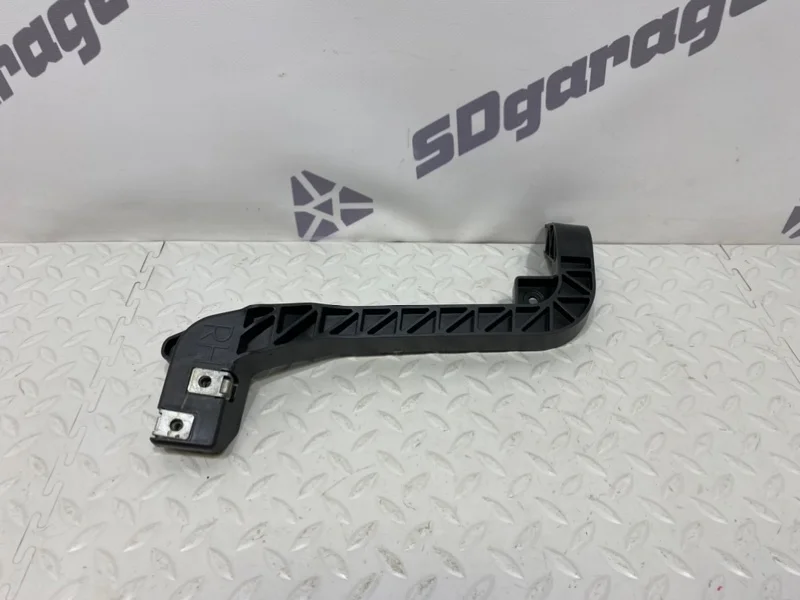 Кронштейн фары Mercedes-Benz GLE-Coupe 2017 A1666263731 C292 3.5 ДИЗЕЛЬ, передний правый