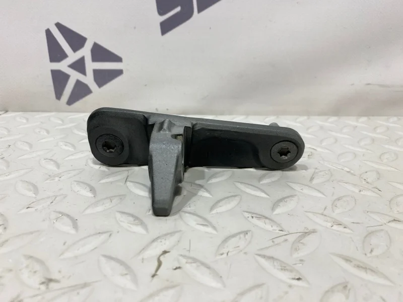 Петля двери нижняя Mercedes-Benz GL AMG 6.3 2015 A1667200337 X166 5.5 AMG, передняя левая