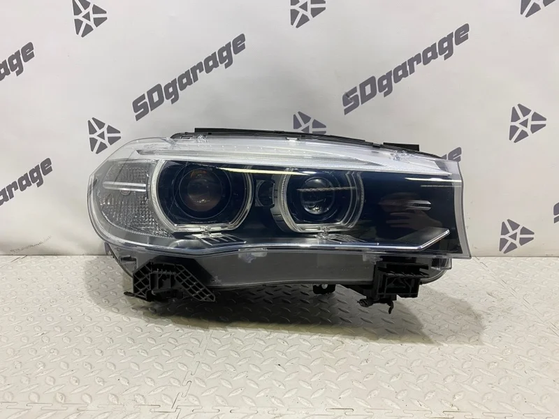 Фара Биксеноновая BMW X5 2018 63117317104 F15 N57D30B, передняя правая