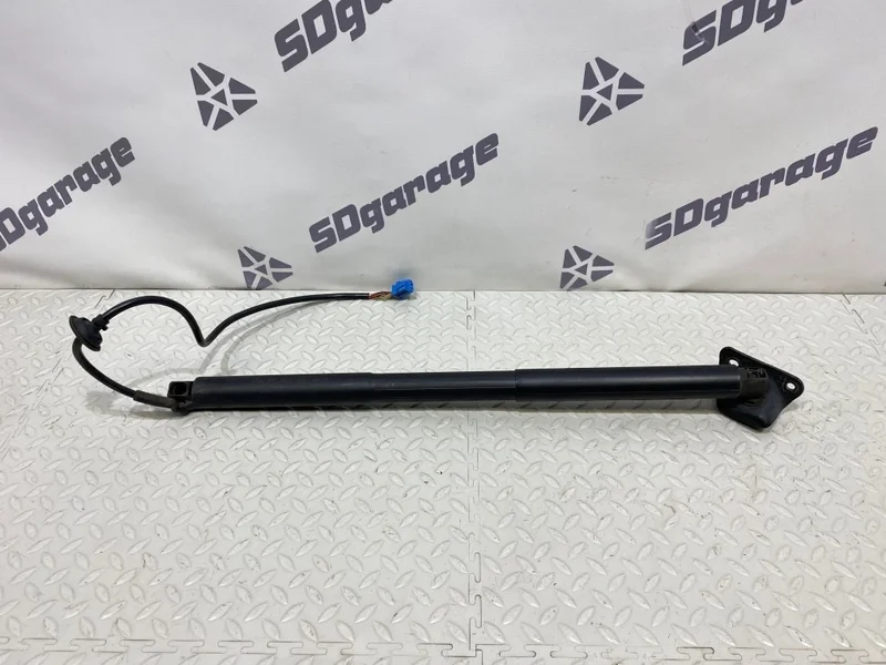 Амортизатор крышки багажника Mercedes-Benz GLS 2017 A1668900100 W166 642826, задний правый