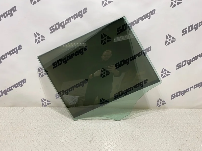 Стекло двери Mercedes-Benz GLS A1667352410 X166, заднее правое