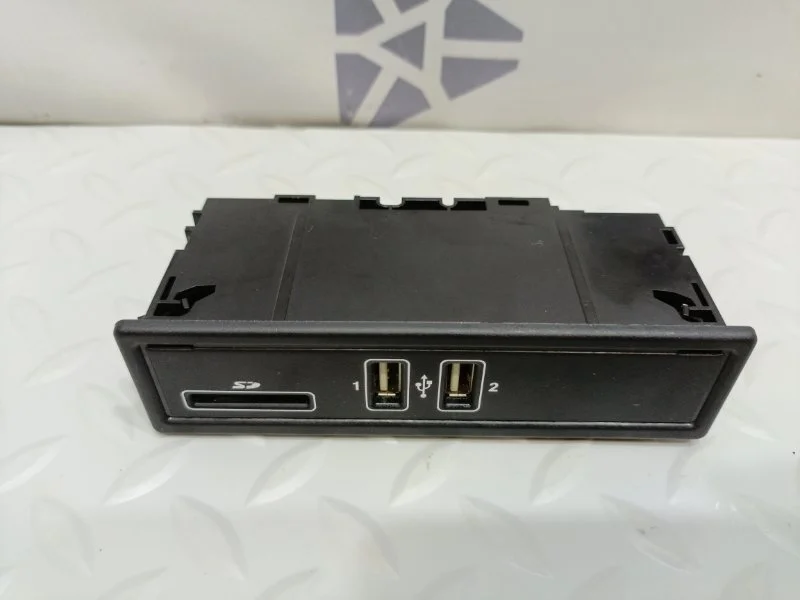 USB Разъем Mercedes-Benz GLC Coupe Рестайлинг 2020 A2058200226 C253 654920, передний