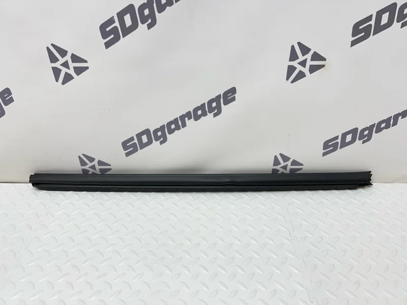 Уплотнитель двери Mercedes-Benz GLS 2017 A1667250365 W166 642826, передний левый