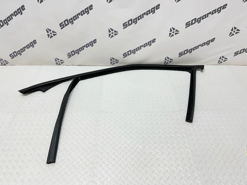 Уплотнитель двери Mercedes-Benz GLS 2017 A1667250925 W166 642826, передний левый