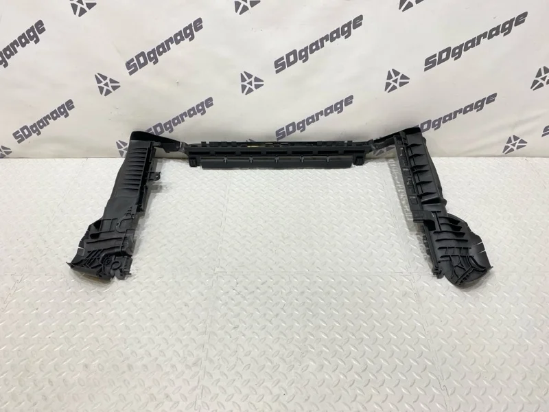 Дефлектор радиатора Mercedes-Benz E-CLASS 2018 A2135050030 W213 E 220 D (D08) OM654, передний правый