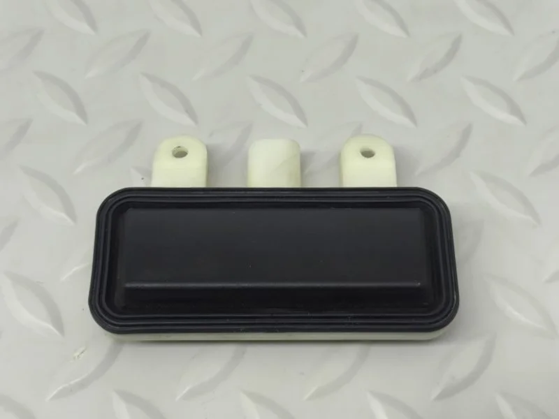 Кнопка открывания багажника Mercedes-Benz CLS Рестайлинг 2016 A2218702410 W218 642852, задняя