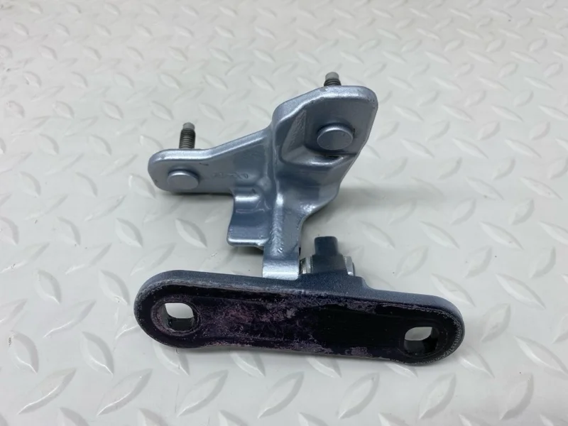 Петля двери верхняя Mercedes-Benz CLS Рестайлинг 2016 A2187200637 W218 642852, передняя левая