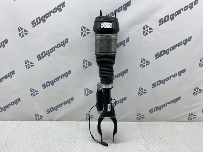 Пневмоамортизатор подвески Mercedes-Benz GLS 6.3 S AMG 2018 A2923204613 X166 157982, передний правый