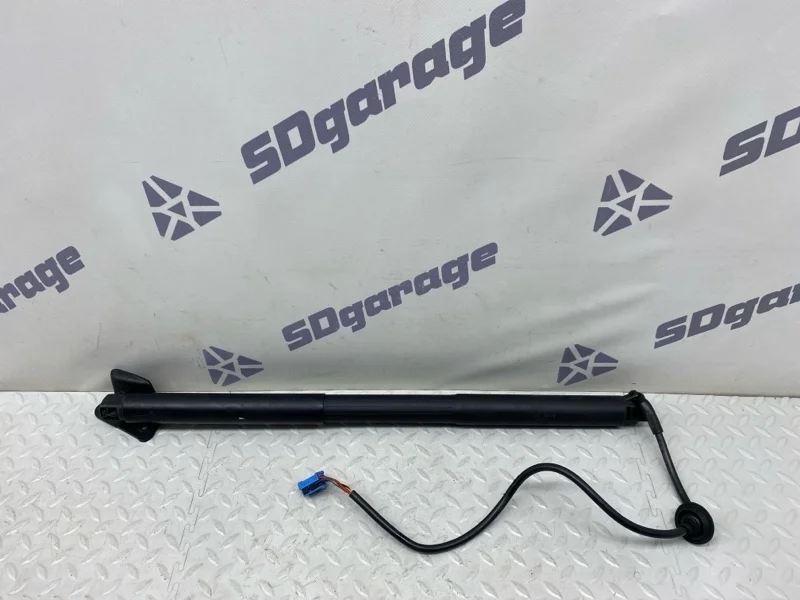 Амортизатор крышки багажника Mercedes-Benz GLS 6.3 S AMG 2018 A1668900100 X166 157982, задний правый