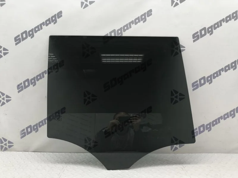 Стекло боковое Mercedes-Benz GLS 6.3 S AMG 2018 A1667352610 X166 157982, заднее правое