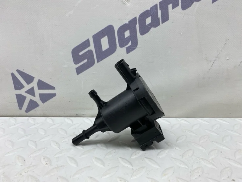 Клапан вентиляции топливного бака Mercedes-Benz GLE-Coupe 6.3 AMG 2016 A0004760600 C292 157982