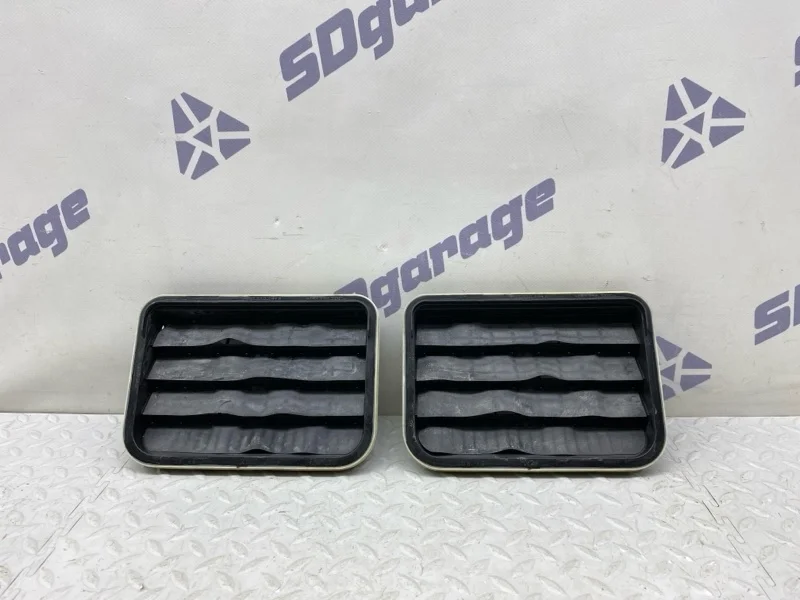 Решетка вентиляционная Porsche Taycan 2021 7PP819181A 9J1 EBFA, задняя