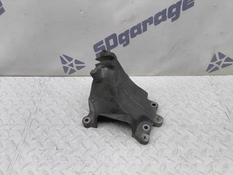 Кронштейн двигателя Mercedes-Benz E-Class 2018 A2762233304 W213 D276823, передний левый