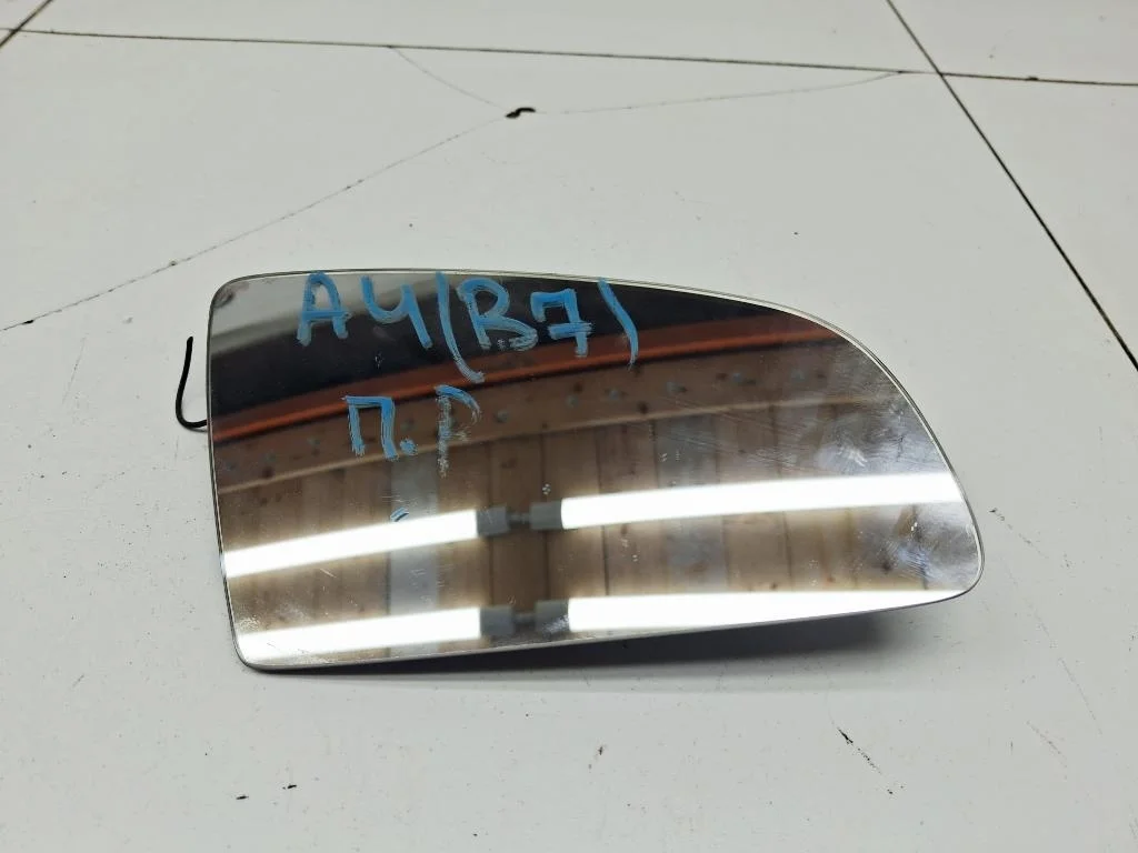 Зеркальный элемент правый Audi A4 B7