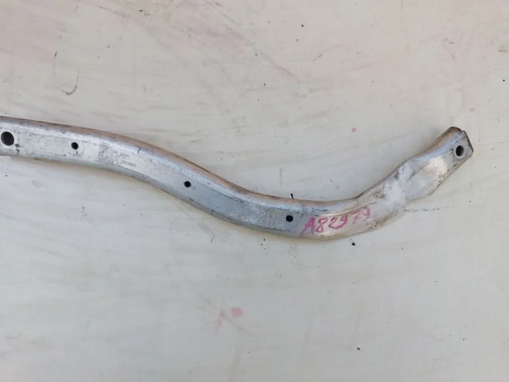 Кронштейн крепления крыла Audi A8 D4 (2010—2014)