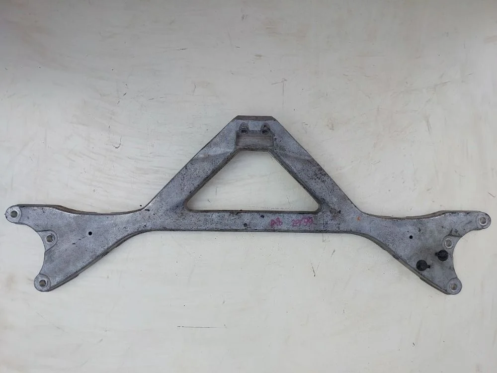 Распорка кузова Audi A8 D4 (2010—2014)