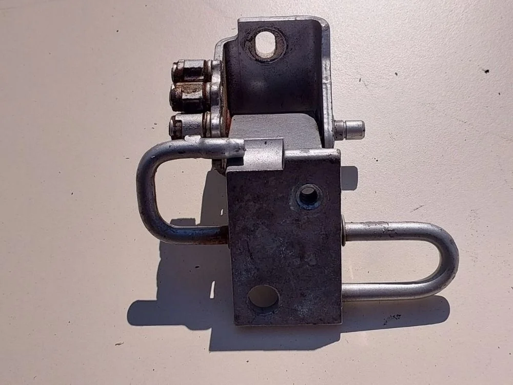 Петля двери Audi A8 D3 рестайлинг 2 (2007—2010)