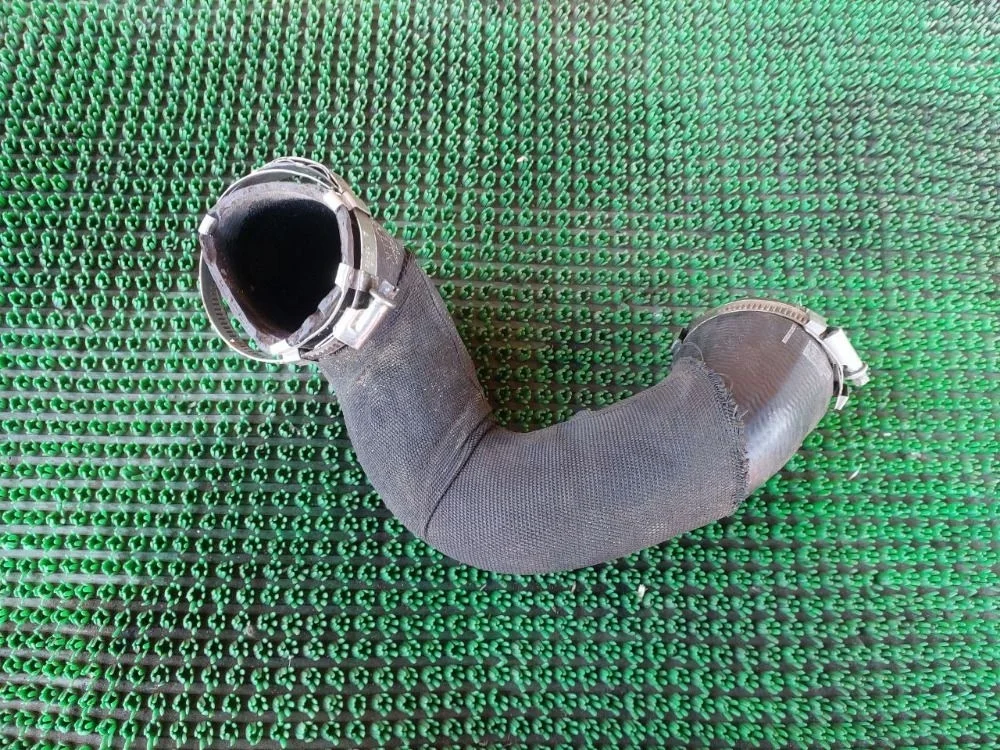 Патрубок интеркулера Audi A6 C6 (2004—2008)