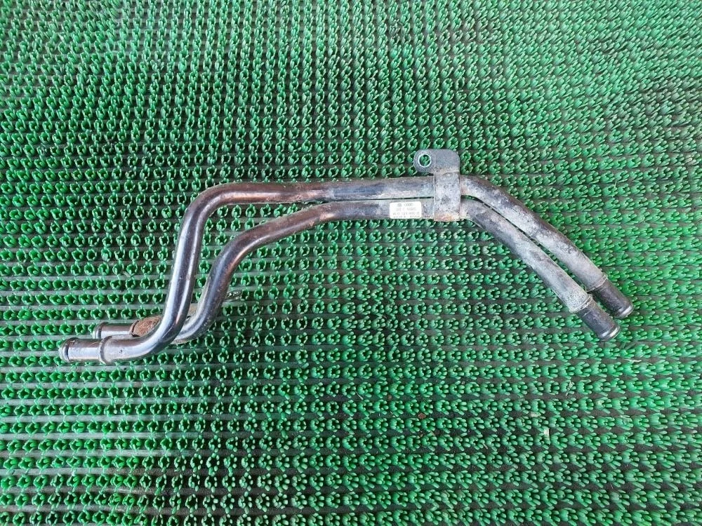 Трубка системы охлаждения Audi A8 D3 рестайлинг 2 (2007—2010)