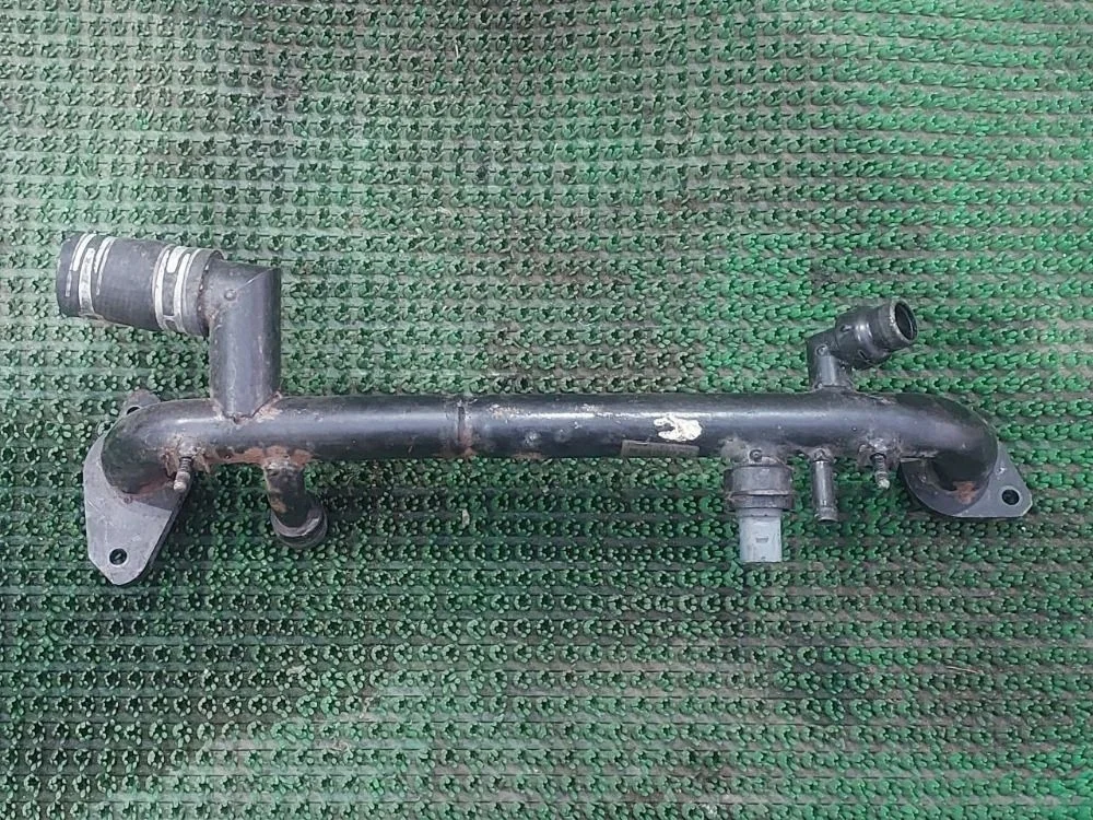 Трубка системы охлаждения Audi A8 D3 (2002—2005)