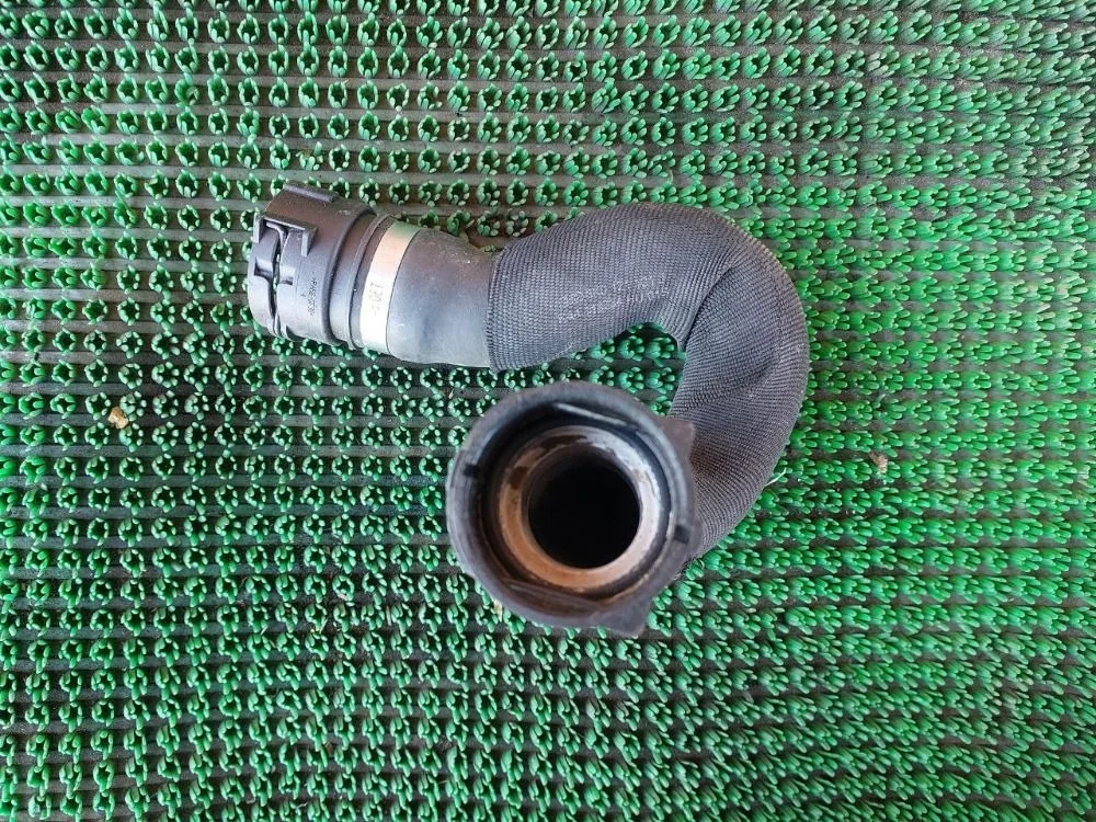 Патрубок радиатора Audi A4 B8 (2007—2012)